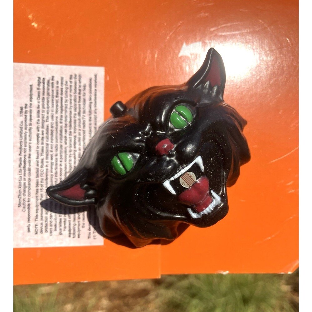 Holiday Home Hidden Screamer Cat Halloween Prank Scare Light Activated New HTF